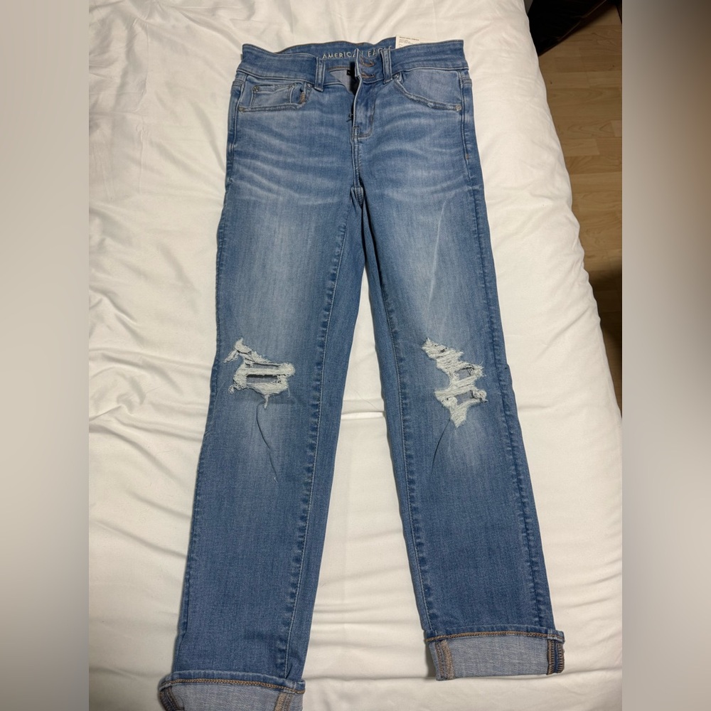 American Eagle Outfitters Light Blue Distressed Cropped Jeans